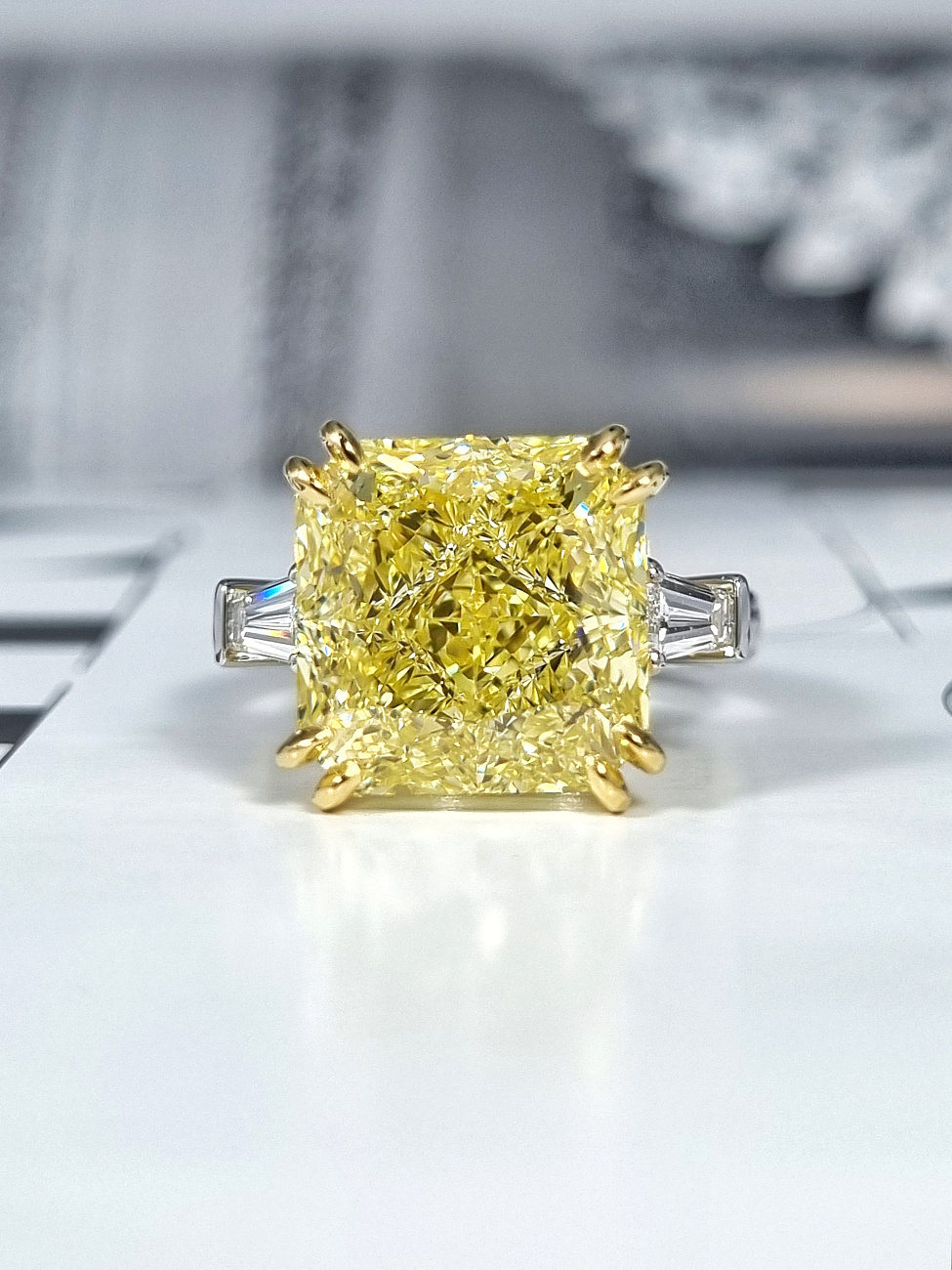 Украшение GIA  Кольцо с бриллиантом 10,03 ct. Fancy Yellow/VVS2   