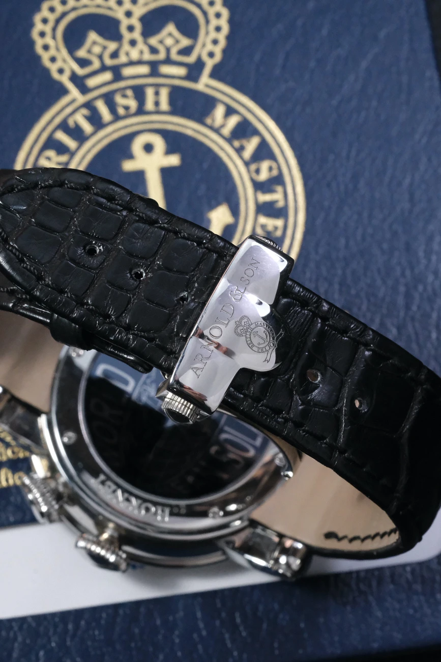 Часы Arnold &amp; Son  Hornet World Timer Automatic  1H6AS.B05A.C79F