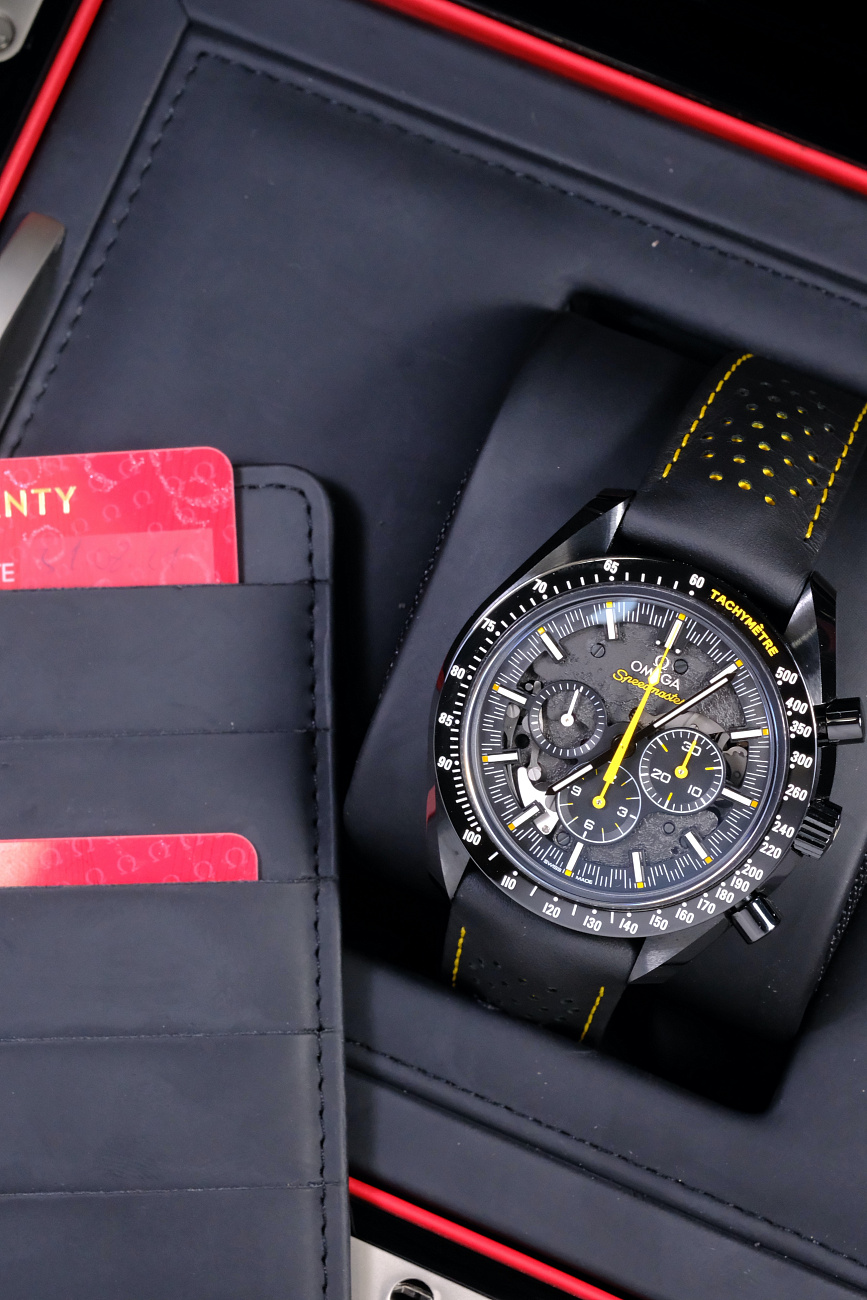 Часы Omega  Speedster Dark Side Of The Moon   311.92.44.30.01.001