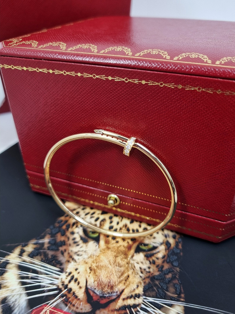 Украшение Cartier  Juste Un Clou Bracelet, Small Model, Diamonds  B6066117 