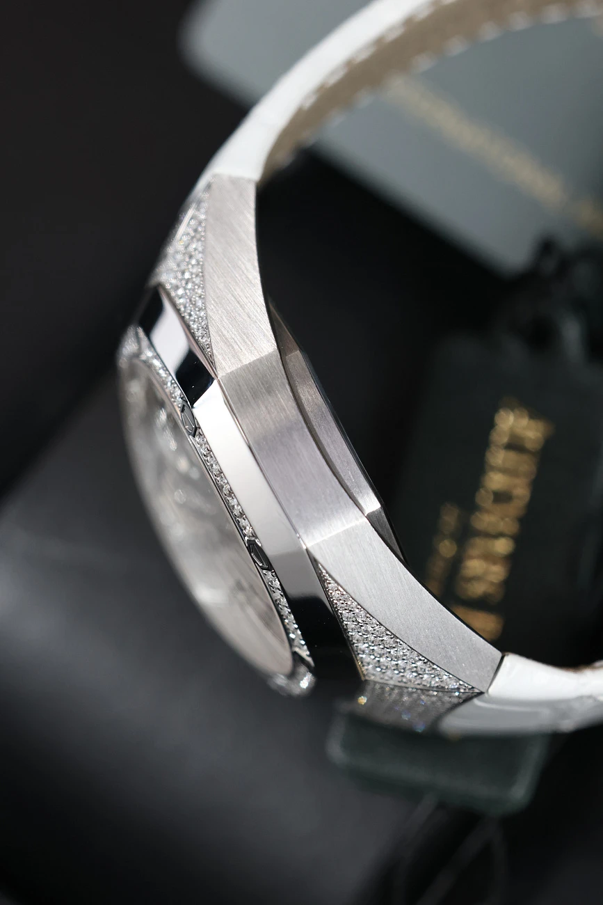 Часы Audemars Piguet  Royal Oak Concept Ladies Flying Tourbillon 38,5 mm White Gold  26227BC.ZZ.D011CR.01