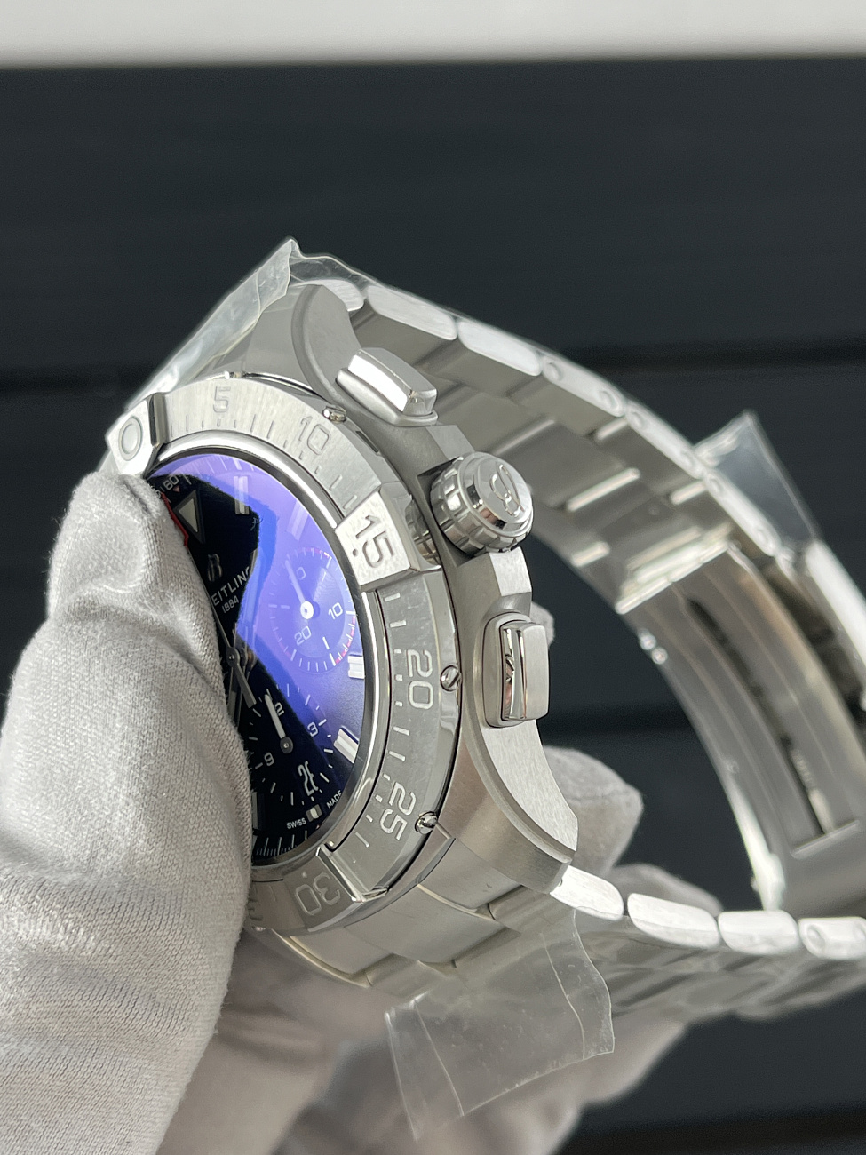 Часы Breitling  Avenger B01 Chronograph 44Mm  AB0147101B1A1