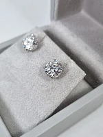 Украшение Graff  Stud Earrings 3,01/3,06 Ct. D-E/Vs1   