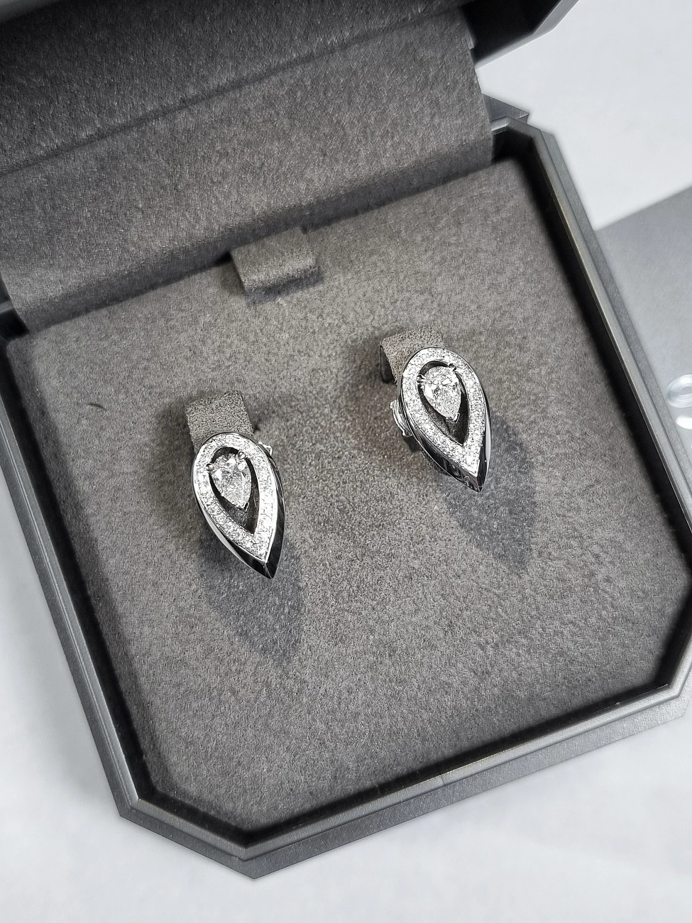 Украшение Messika  Fiery 0.25Ct. Earrings  Fiery earrings 0.25 carats 13240-WG 
