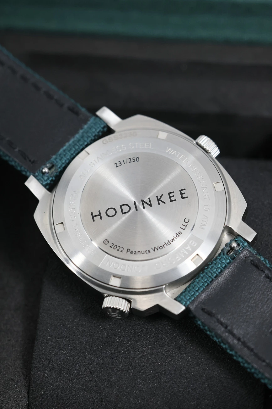 Часы Bamford   Limited Edition Peanuts "Beagle Scout" GMT Limited Edition For Hodinkee  SNOOPY H