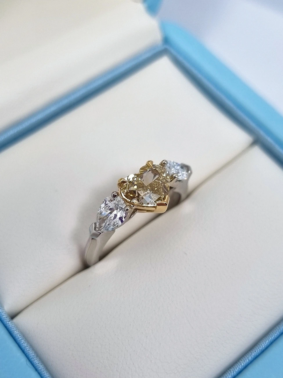 Украшение GIA  Кольцо с бриллиантом 1,50 ct. FBY/VS2   