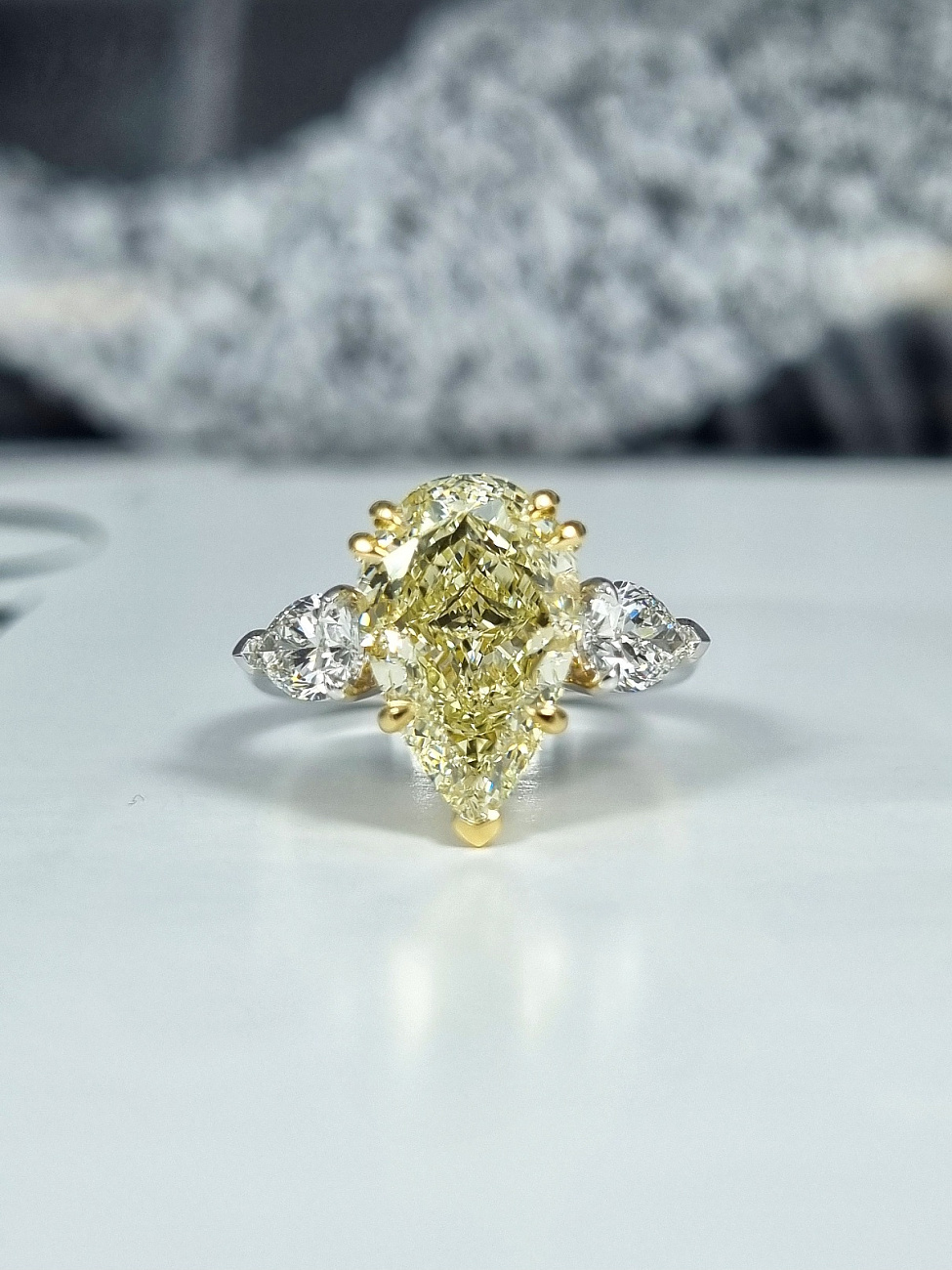 Украшение GIA  Кольцо 5,03 ct. U To V/VS1 (Pear Diamond)   