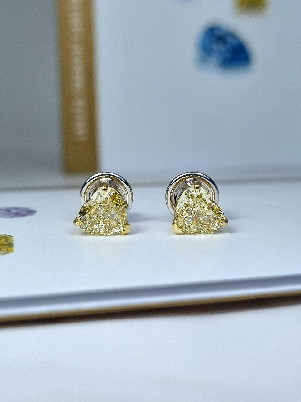 Украшение NO NAME  Серьги С Бриллиантами 1,72/1,73 Ct. Fancy Yellow   