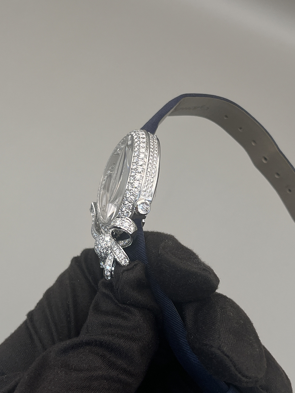 Часы Breguet  Désir De La Reine  GJ27BB8924/DDD83L