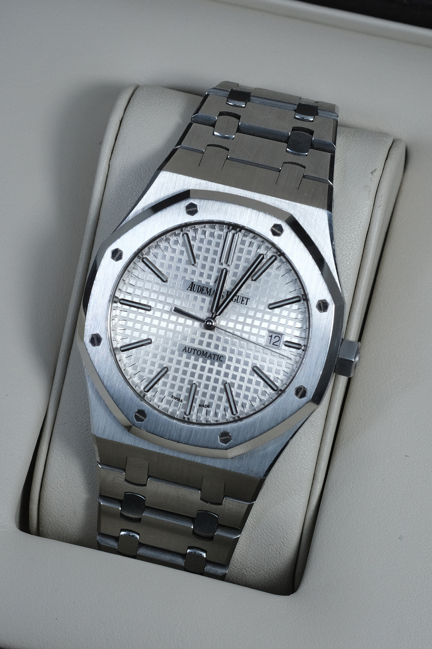 Часы Audemars Piguet  Royal Oak 41Mm White Dial  15400ST.OO.1220ST.02