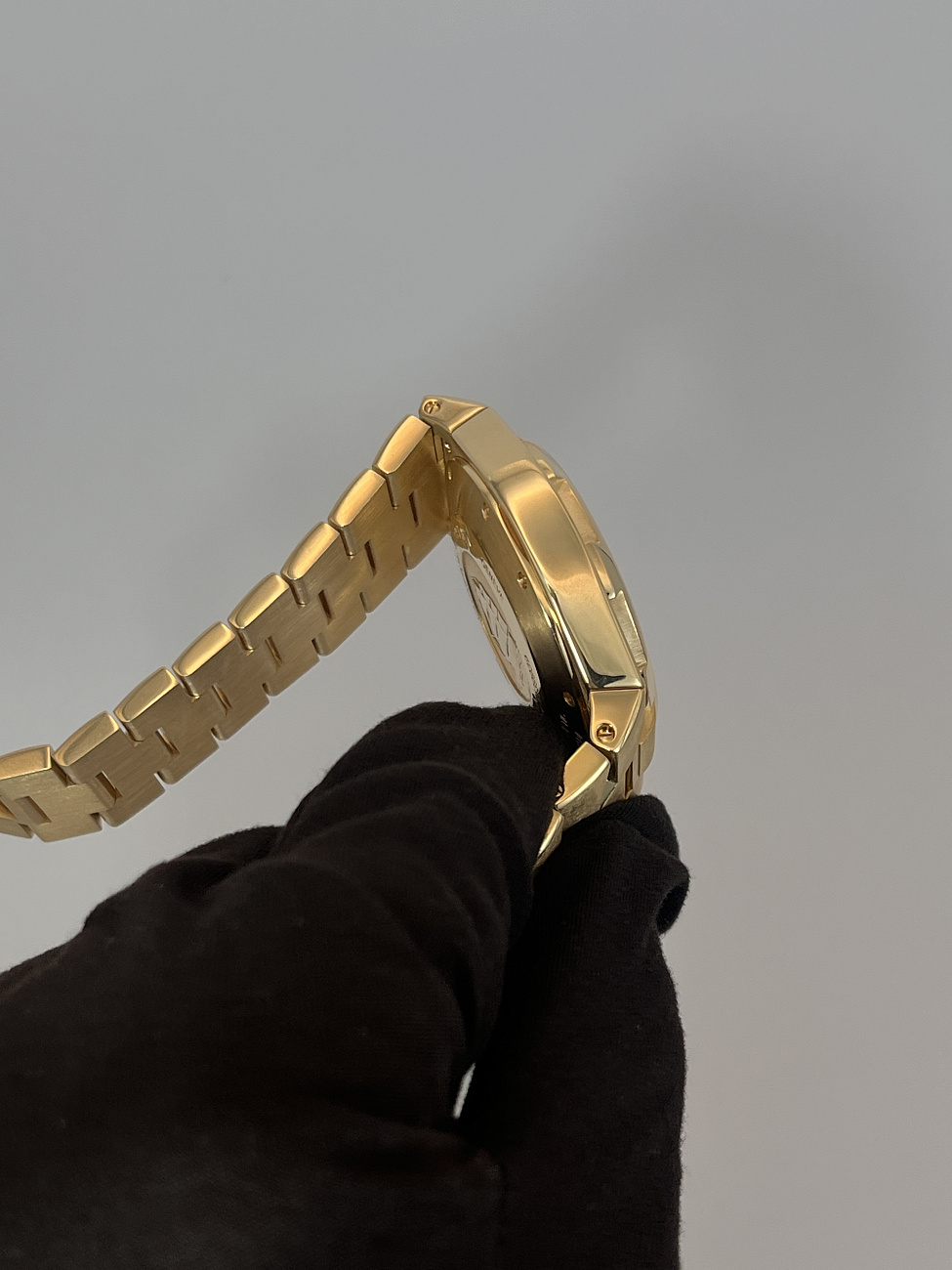 Часы Vacheron Constantin  Overseas Dual Time Yellow Gold  47450/B01J-9228