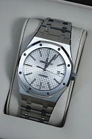Часы Audemars Piguet  Royal Oak 41Mm White Dial  15400ST.OO.1220ST.02