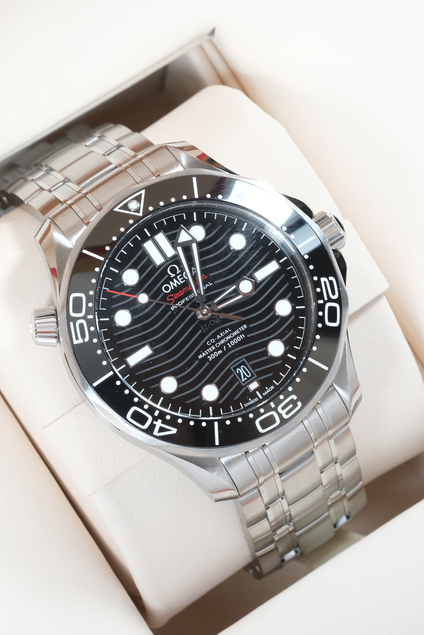 Часы Omega  Seamaster Diver 300 M Co-Axial Chronometer 42 Mm Black  210.30.42.20.01.001