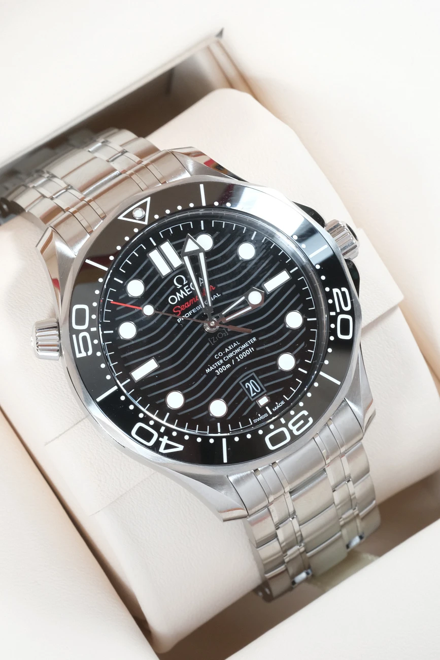 Часы Omega  Seamaster Diver 300 M Co-Axial Chronometer 42 Mm Black  210.30.42.20.01.001