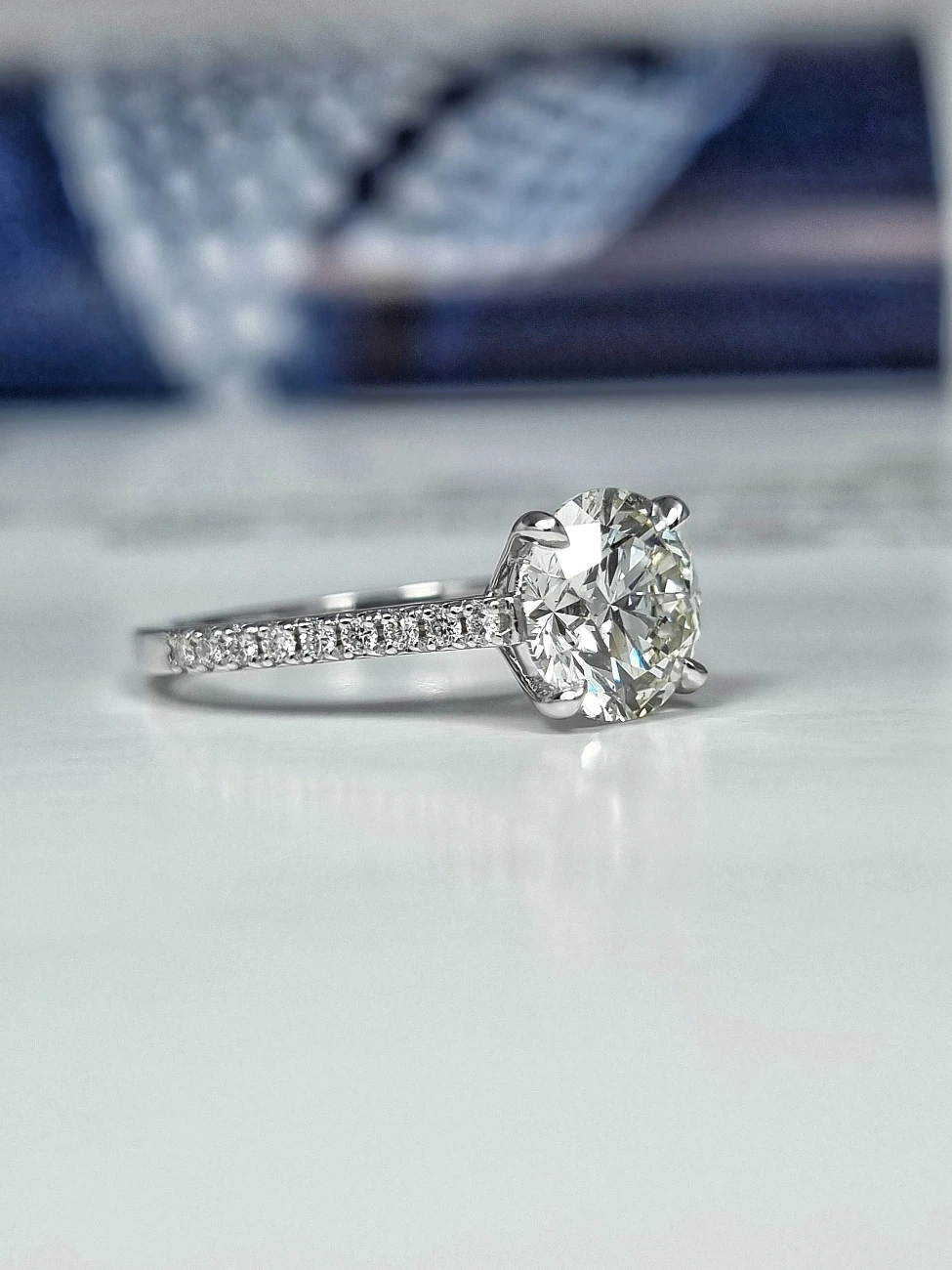 Украшение GIA  Кольцо с бриллиантом 2,11 ct. J/Si1 (3 Excellent)   