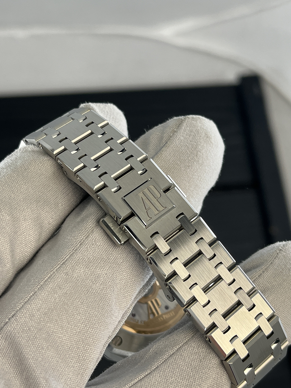 Часы Audemars Piguet  Royal Oak 37 Mm Blue Dial  15550ST.OO.1356ST.06