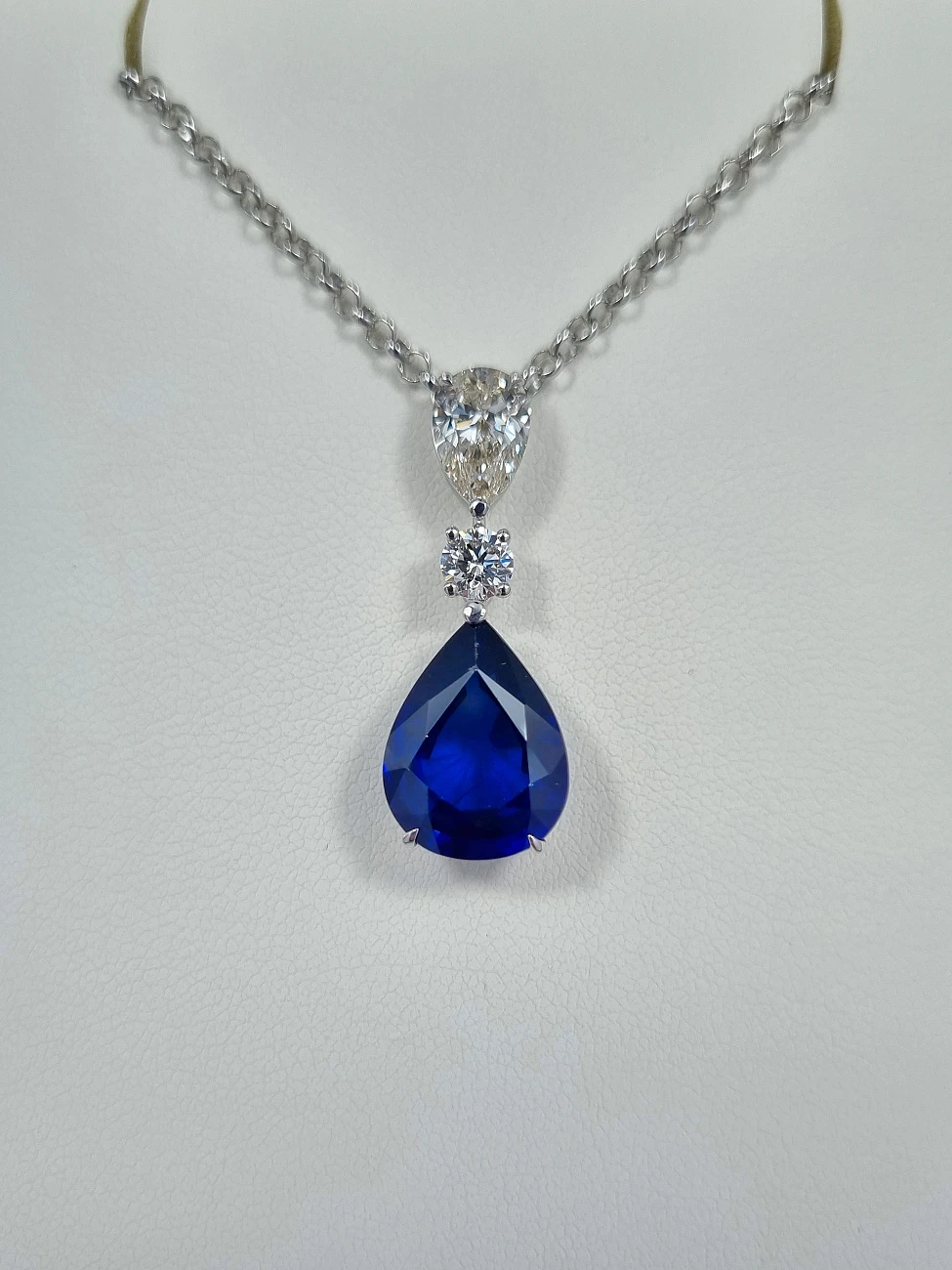 Украшение GRS GemResearch Swisslab  Колье с сапфиром 7,24 ct.   