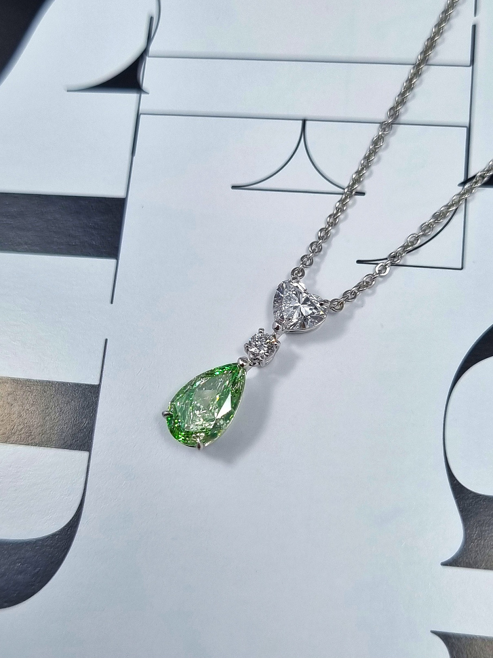 Украшение NO NAME  Колье 1,41 ct. Fancy Light Brownish Greenish Yellow/VS1   