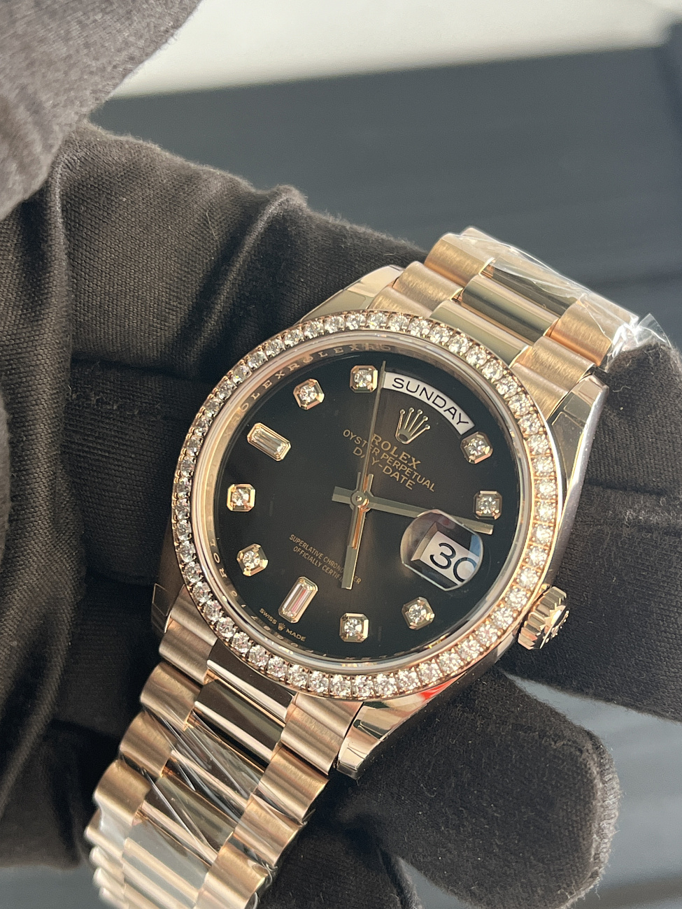 Часы Rolex  Day-Date 36 Mm Everose Gold Chocolate Dial Diamond Bezel  128345RBR