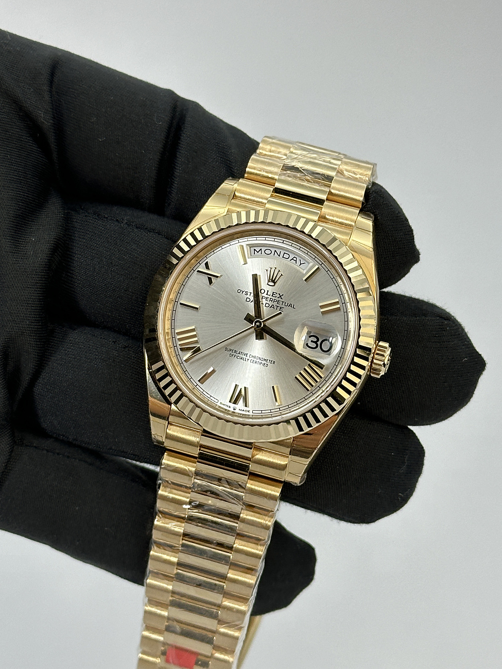 Часы Rolex  Day Date 40Mm Yellow Gold Silver Dial  228238