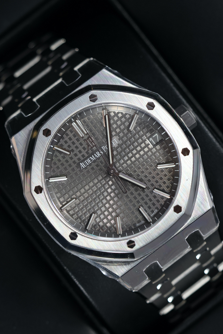 Часы Audemars Piguet  Royal Oak 41Mm Grey Dial  15500ST.OO.1220ST.02