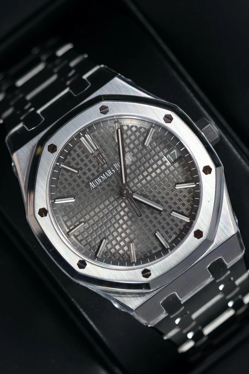 Часы Audemars Piguet  Royal Oak 41Mm Grey Dial  15500ST.OO.1220ST.02