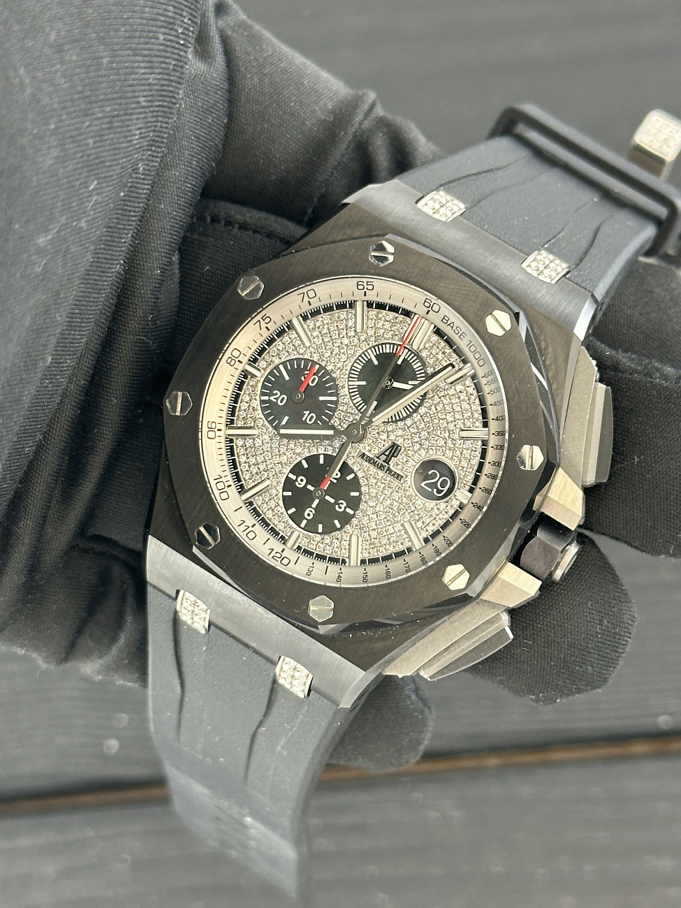 Часы Audemars Piguet  Royal Oak Offshore Chronograph 44Mm Custom Diamonds Fix  26405CE.OO.A002CA.013CR.01FIX