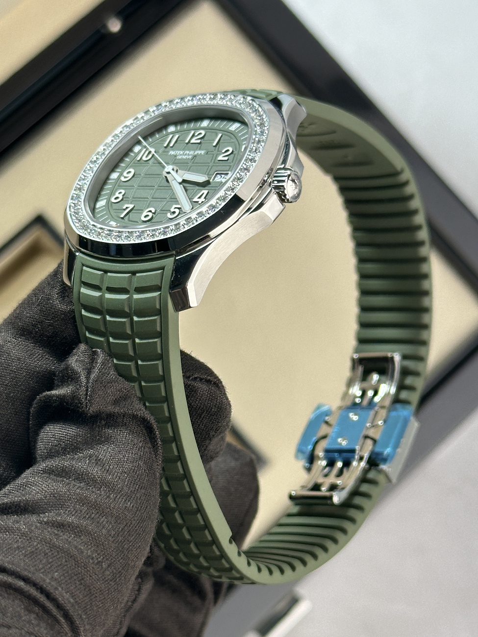 Часы Patek Philippe  Aquanaut Luce Olive Green  5267/200A