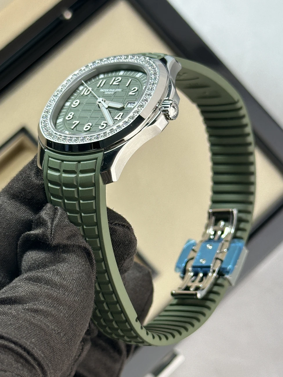 Часы Patek Philippe  Aquanaut Luce Olive Green  5267/200A