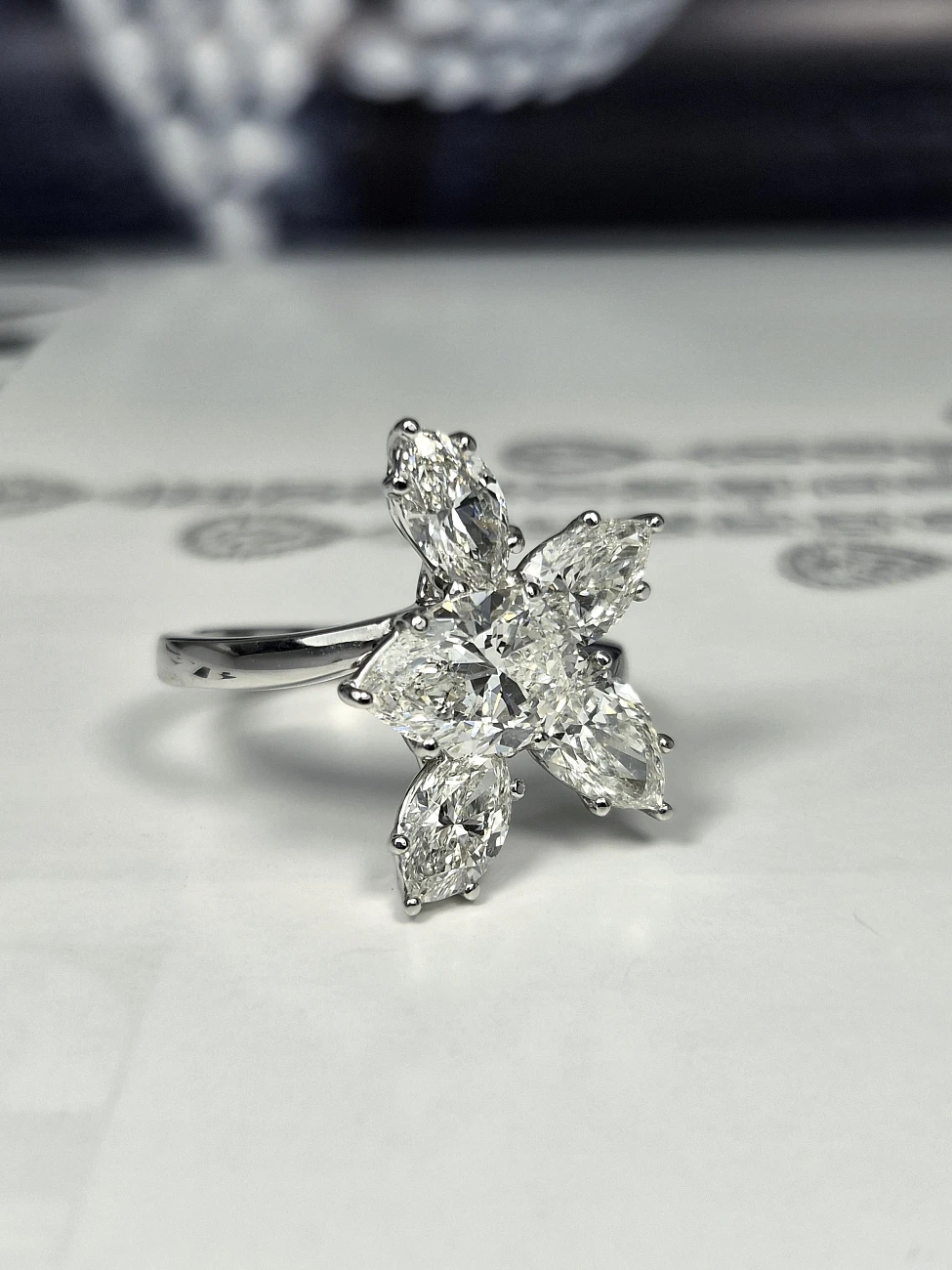 Украшение GIA  Кольцо Cluster Diamond Ring 3,75 ct. H/VS1   