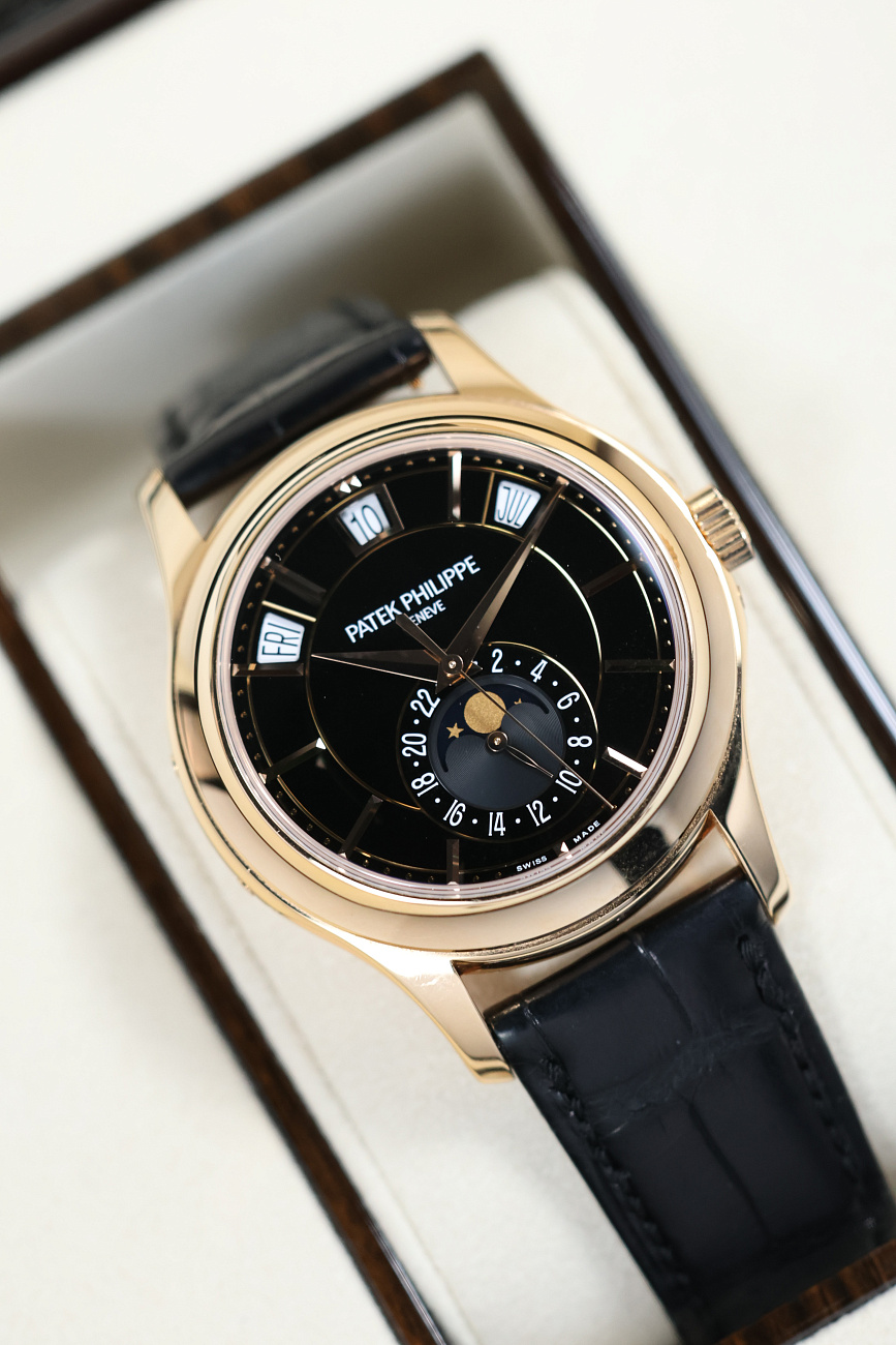 Часы Patek Philippe  Annual Calendar Rose Gold Black Dial  5205R-010