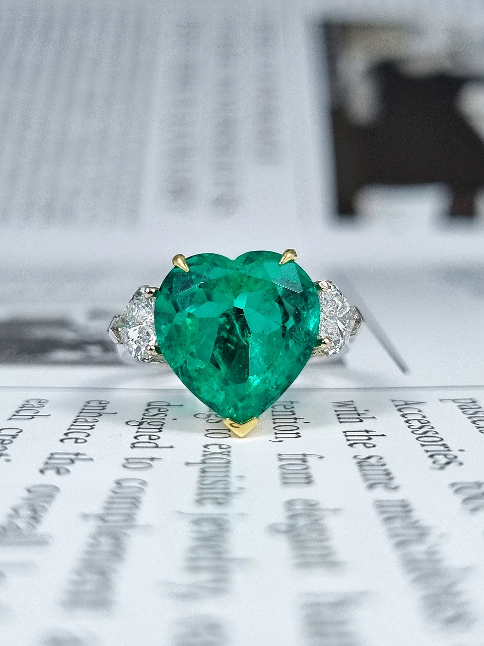 Украшение GRS GemResearch Swisslab  Кольцо с изумрудом 5,84 ct. Intense To Vivid Green (Colombia)   