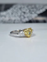 Украшение GIA  Кольцо 2,01 ct. Fancy Intense Yellow/VS2 (Heart Diamond)   