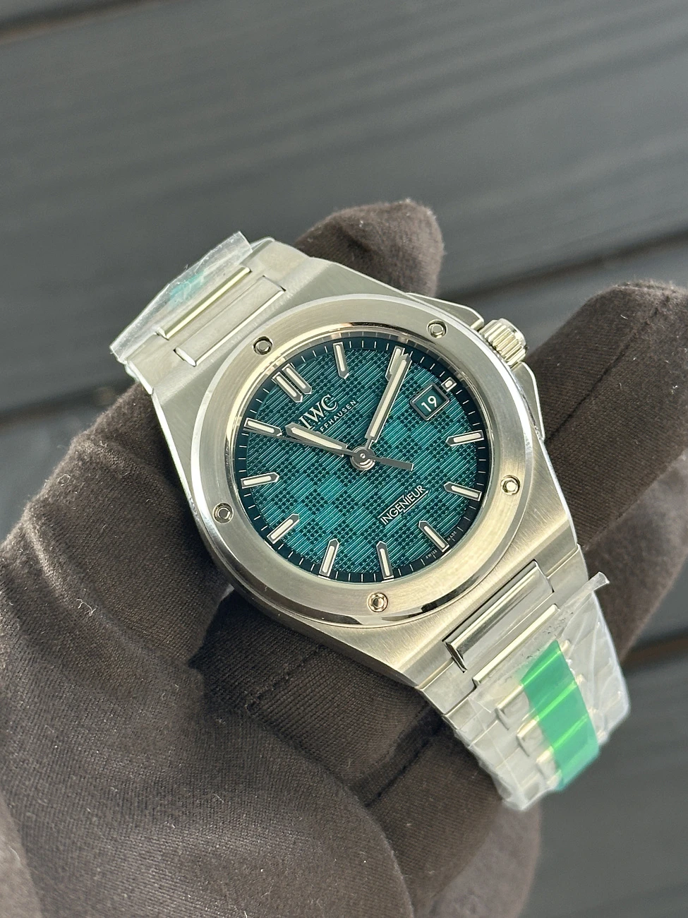 Часы Iwc  Ingenieur 40Mm Automatic Watch Green Dial  IW328903
