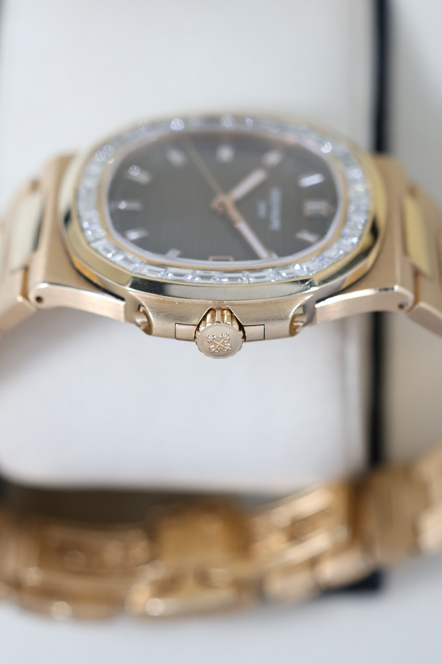 Часы Patek Philippe  Custom Nautilus Rose Gold Brown Diamonds Dial 40Mm Diamonds Bezel  FIX 5723/1R