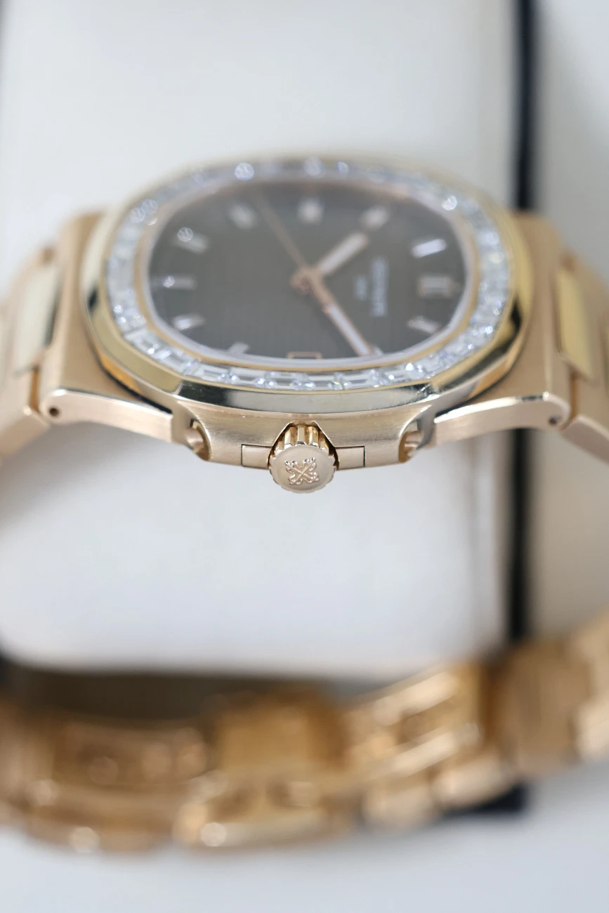 Часы Patek Philippe  Custom Nautilus Rose Gold Brown Diamonds Dial 40Mm Diamonds Bezel  FIX 5723/1R
