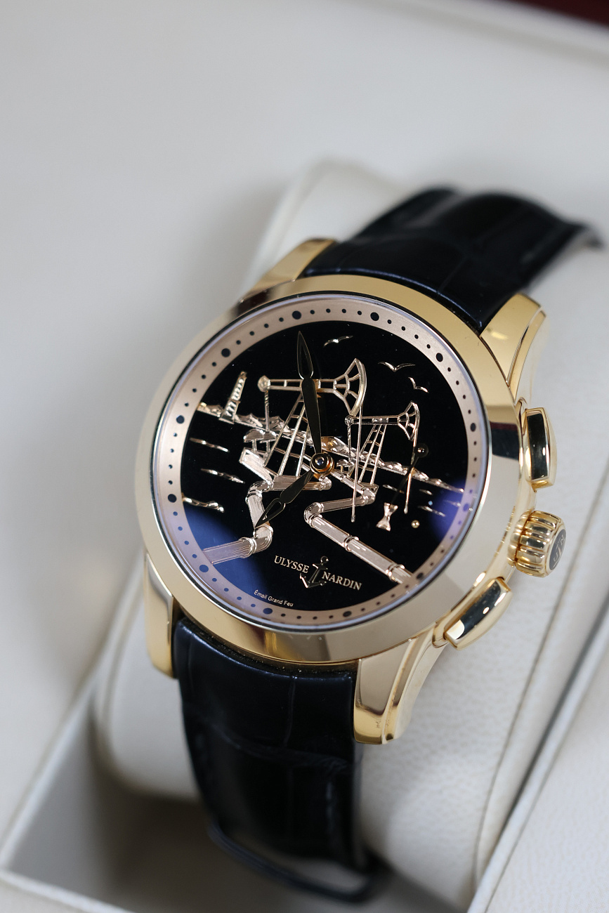 Часы Ulysse N  Hourstriker Oil Pump Rose Gold  6106-131/E2-OIL