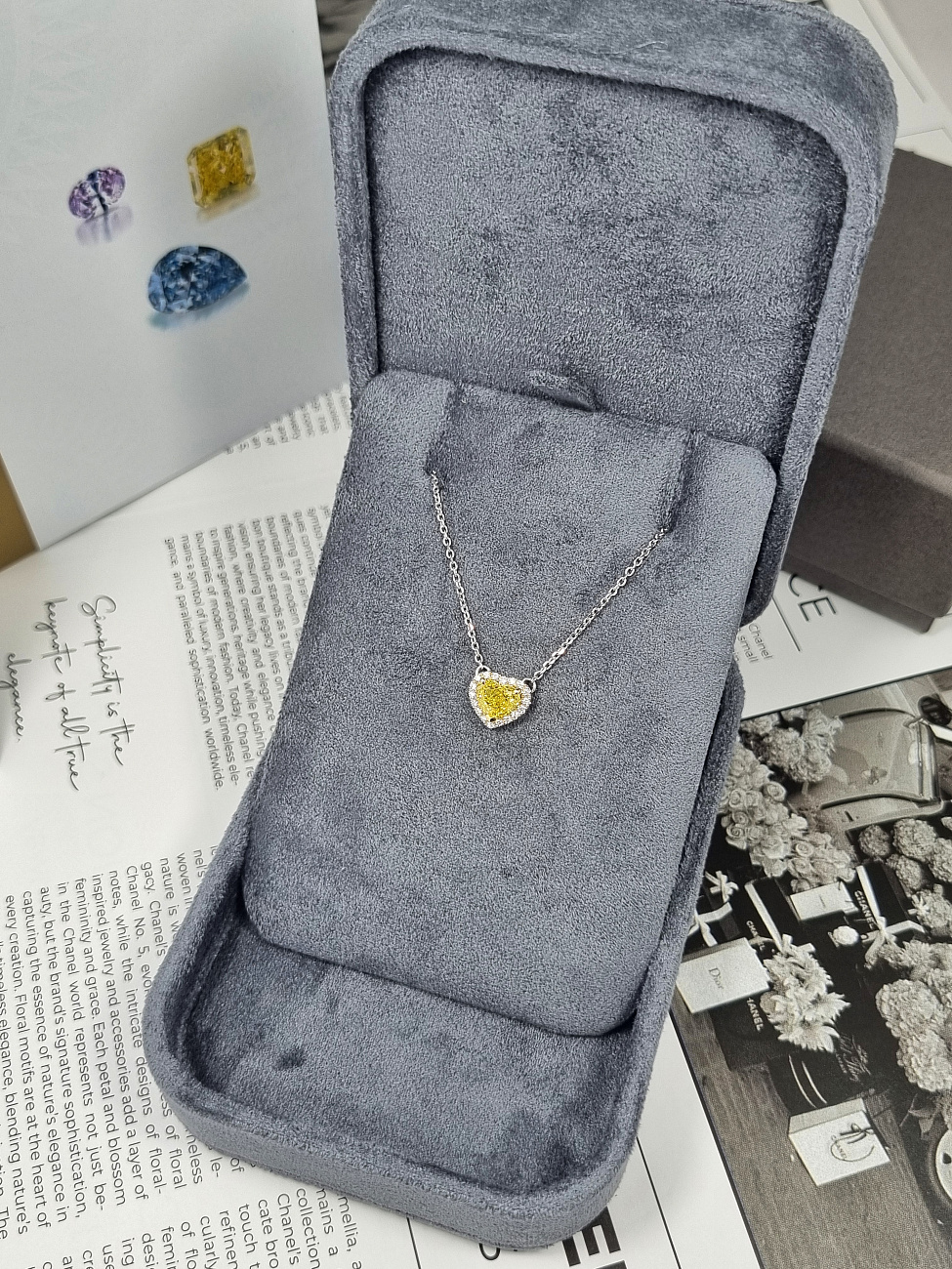 Украшение GIA  Подвеска 1,01 ct. Fancy Vivid Yellow/VS1 "Heart Diamond"   