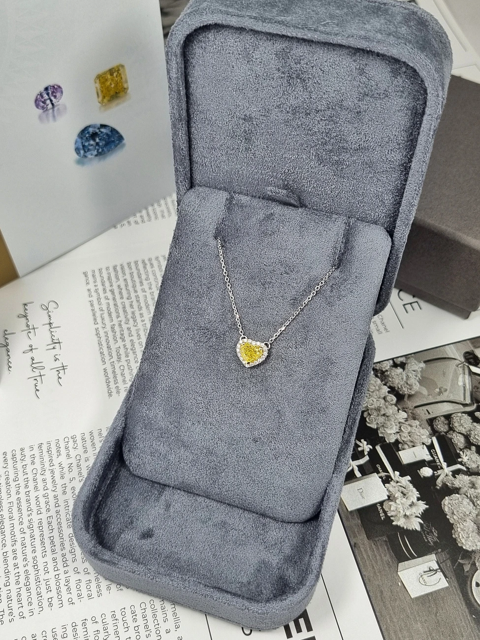 Украшение GIA  Подвеска 1,01 ct. Fancy Vivid Yellow/VS1 "Heart Diamond"   