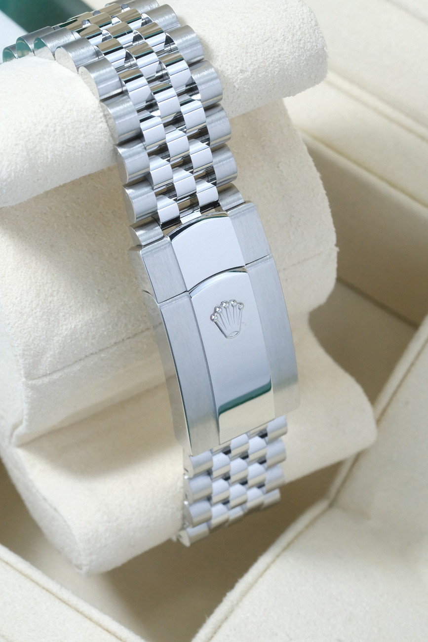 Часы Rolex  Oyster Perpetual Datejust 36Mm Blue Dial Jubilee Bracelet  126200