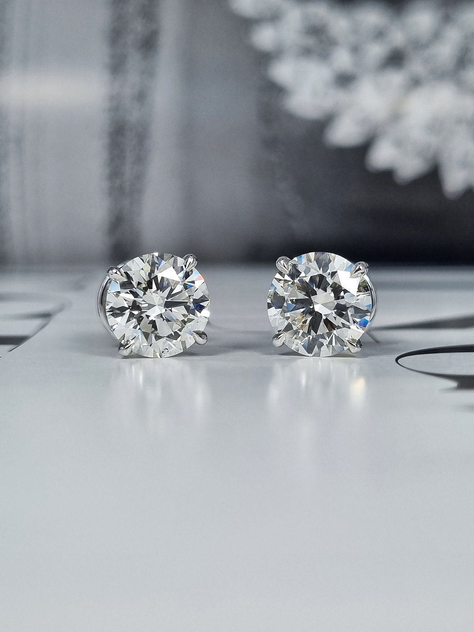 Украшение GIA  Серьги 3,01/3,03 ct. J/VS2 (3 Excellent) Round Diamonds   