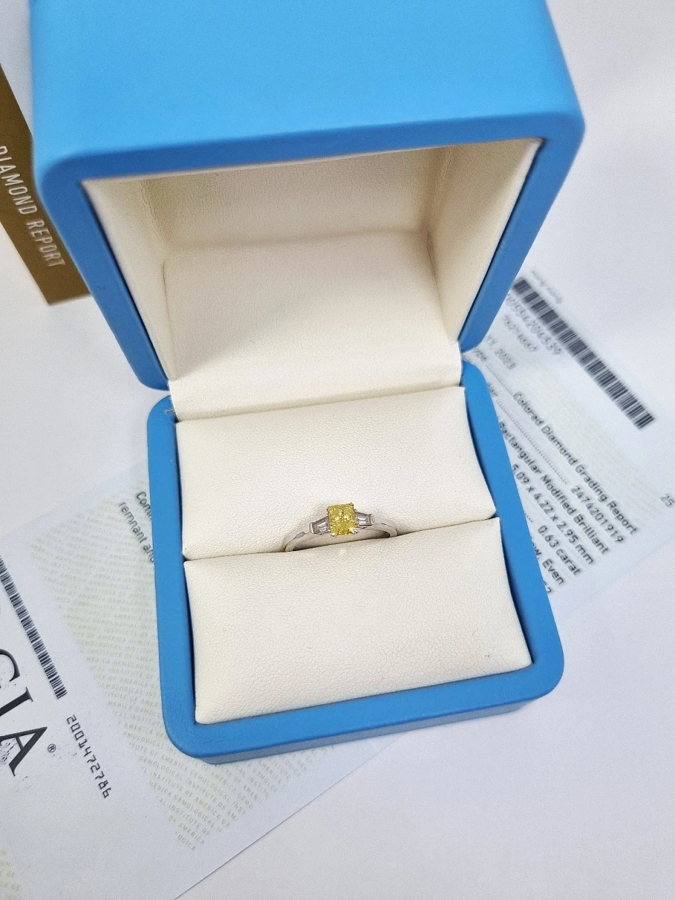 Украшение GIA  Кольцо с бриллиантом 0,63 ct. FIY/VVS2   