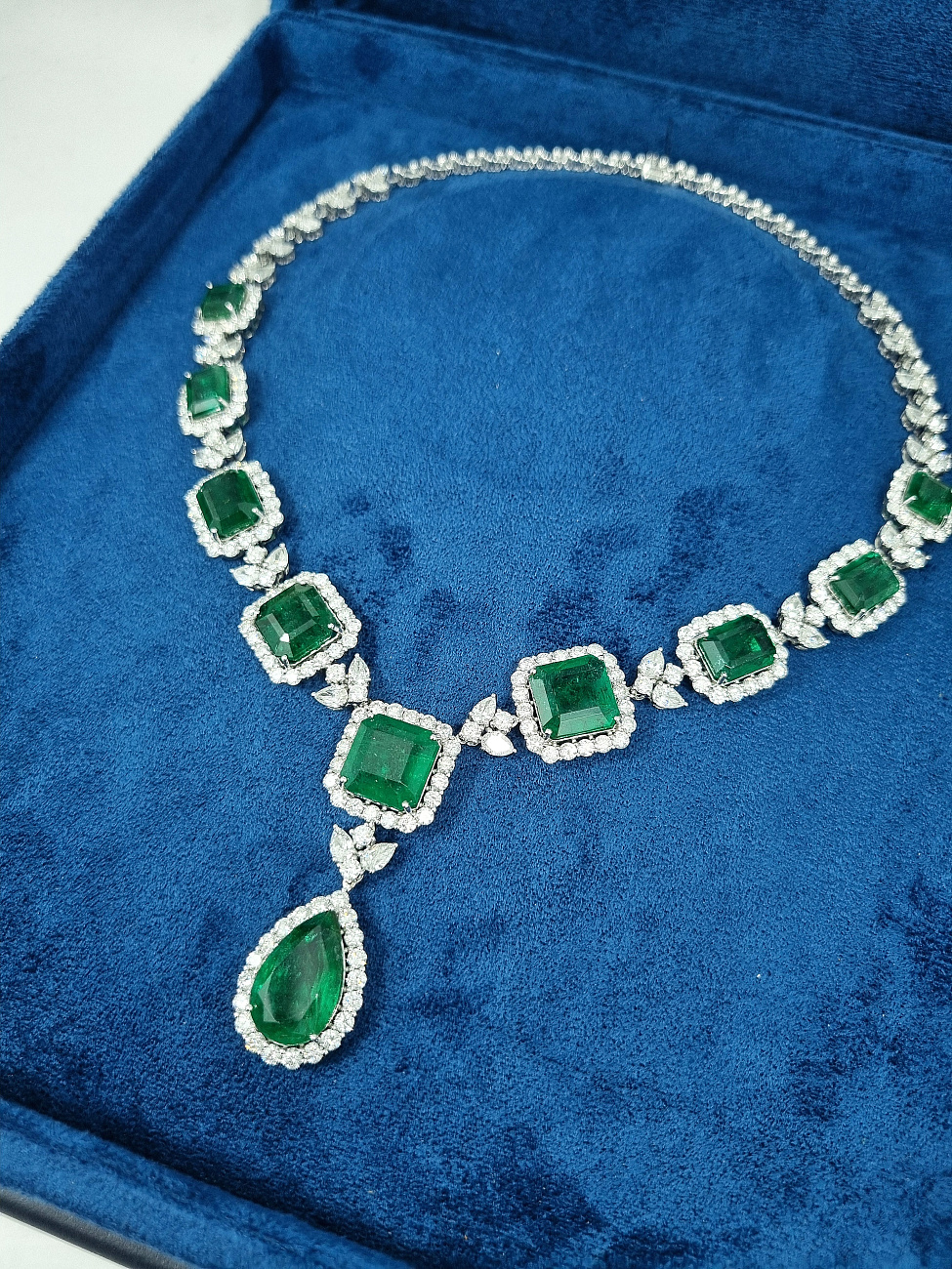 Украшение No Name  Колье с изумрудами 49,71 ct.   