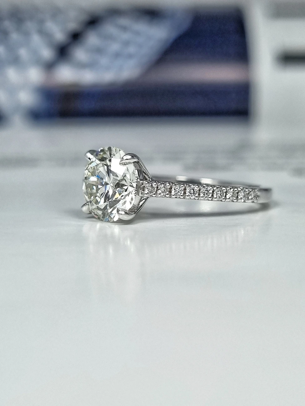 Украшение GIA  Кольцо с бриллиантом 2,11 ct. J/Si1 (3 Excellent)   
