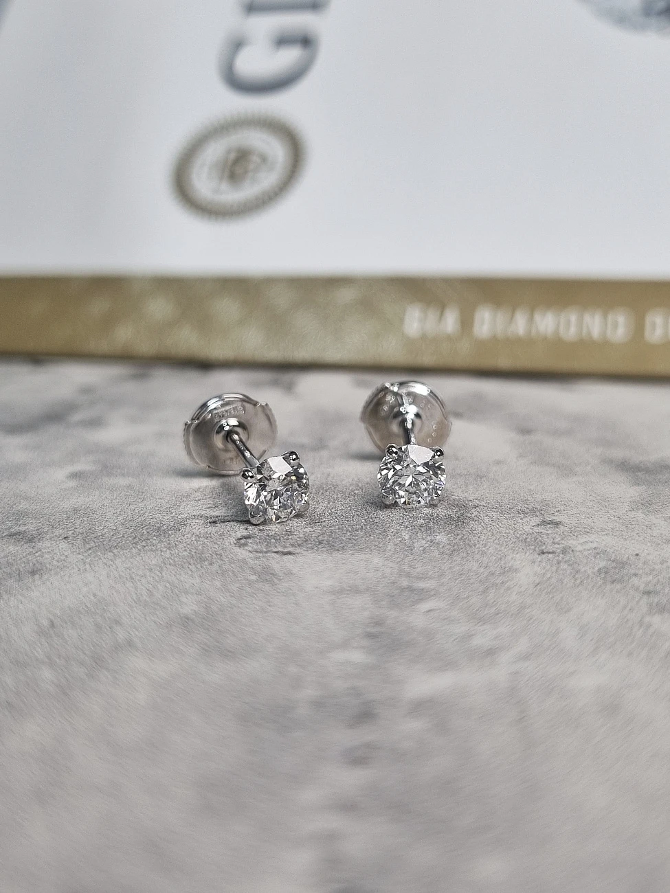 Украшение GIA  Серьги 0,51/0,51 Ct. G/Vs1   