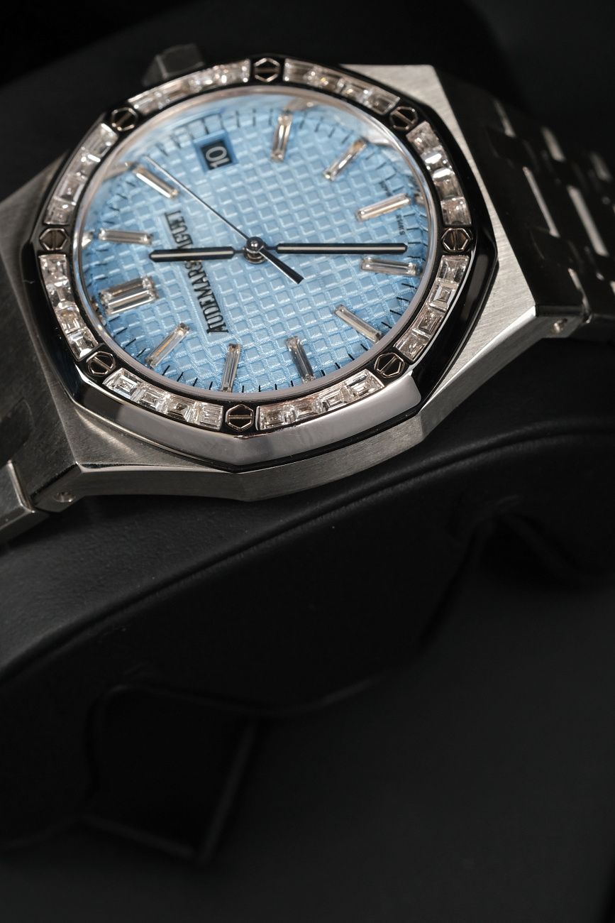 Часы Audemars Piguet  Royal Oak 37Mm Ice Blue Baguette Custom  15450ST.OO.1256ST.01