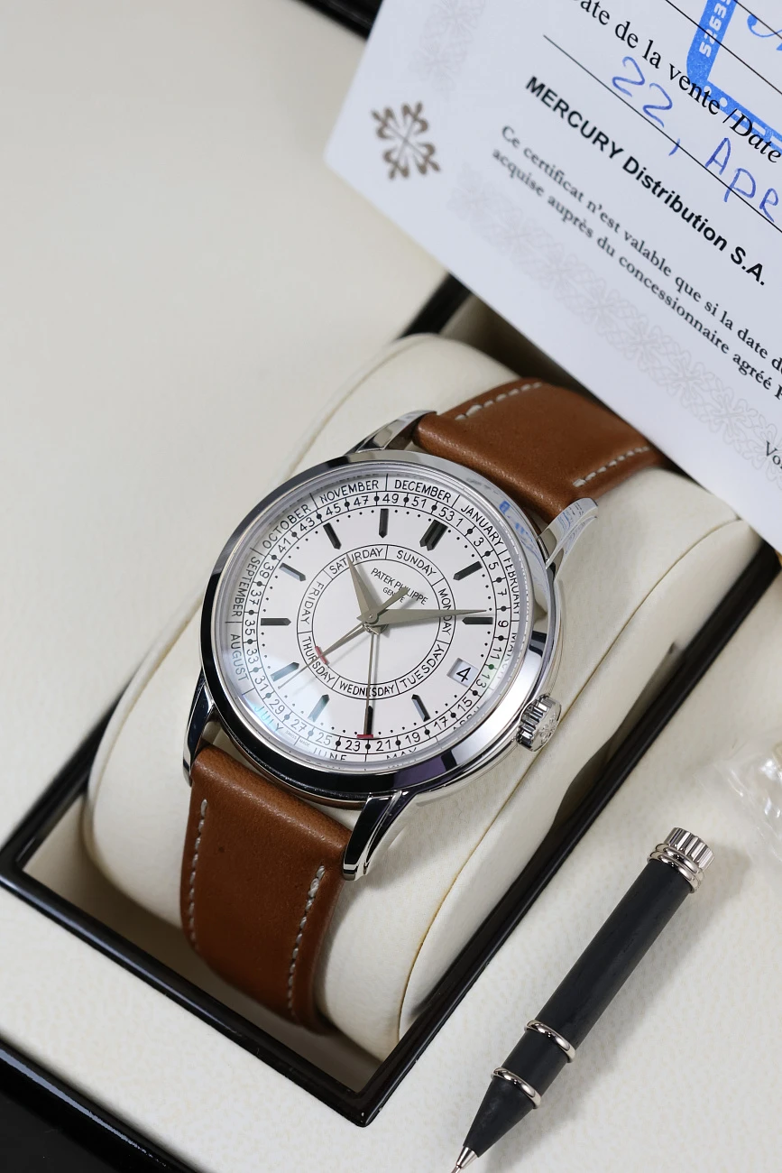 Часы Patek Philippe  Complications Calatrava Weekly Calendar Silvery Opaline Dial 40 mm  5212A-001