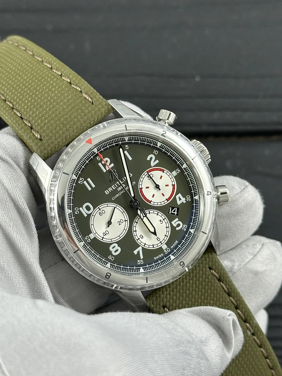 Часы Breitling  Aviator 8 B01 Chronograph 43 Curtiss Warhawk  AB01192A1L1X2