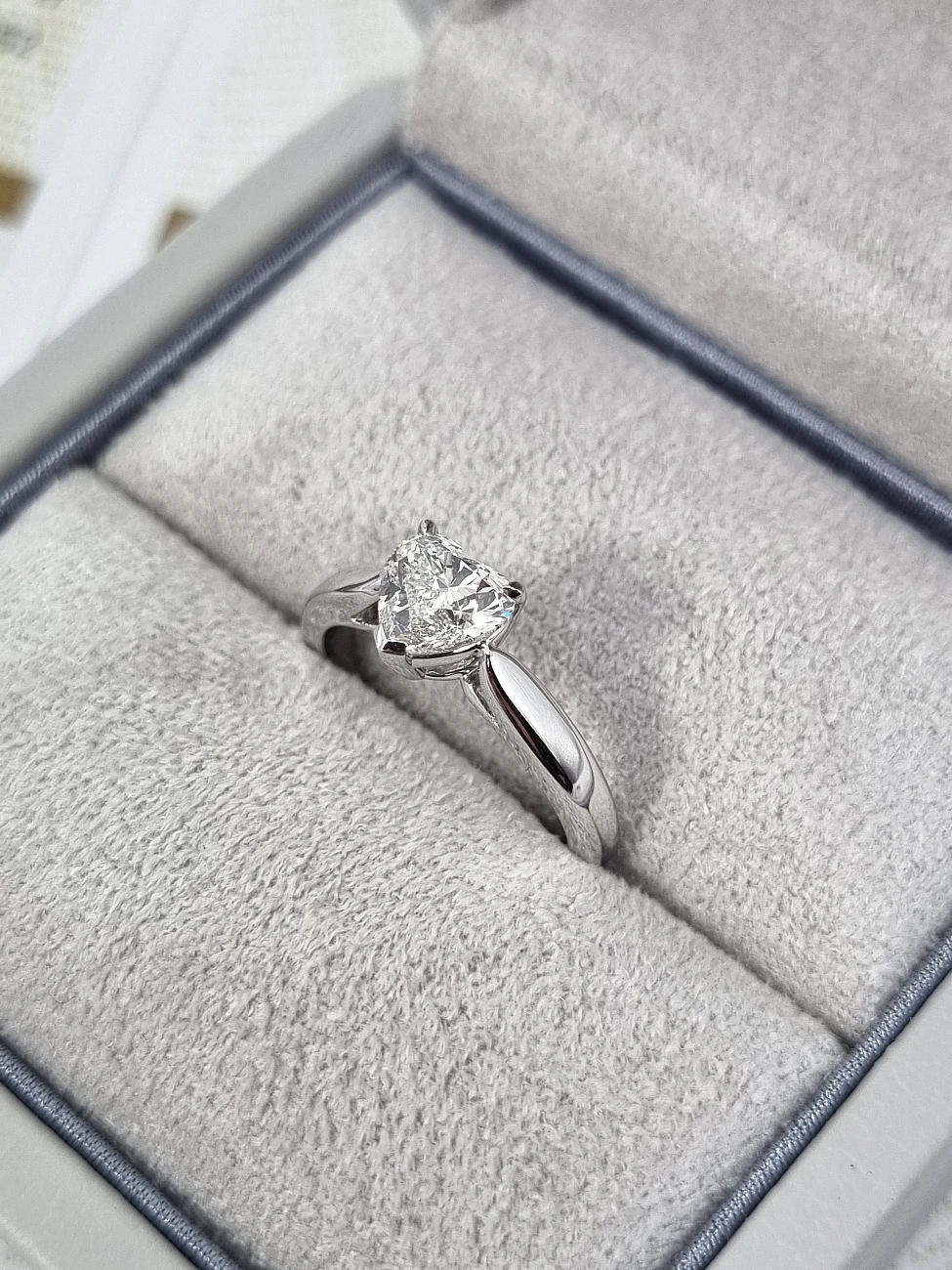 Украшение GIA  Кольцо С Бриллиантом 1,01 Ct. H/Vs2   
