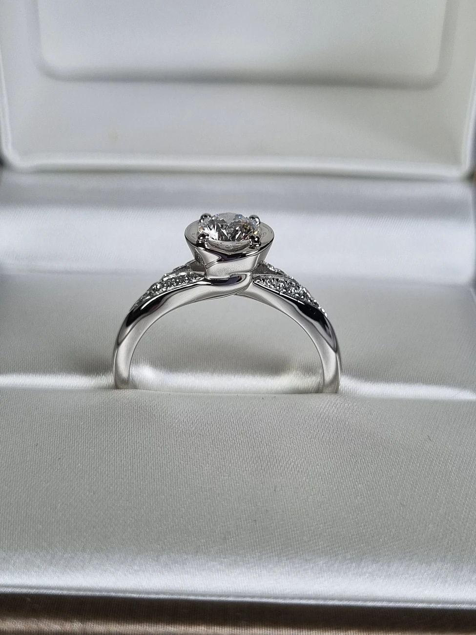 Украшение Bvlgari  Incontro D'amore Ring 0,52 Ct. D/Vvs2  352259 